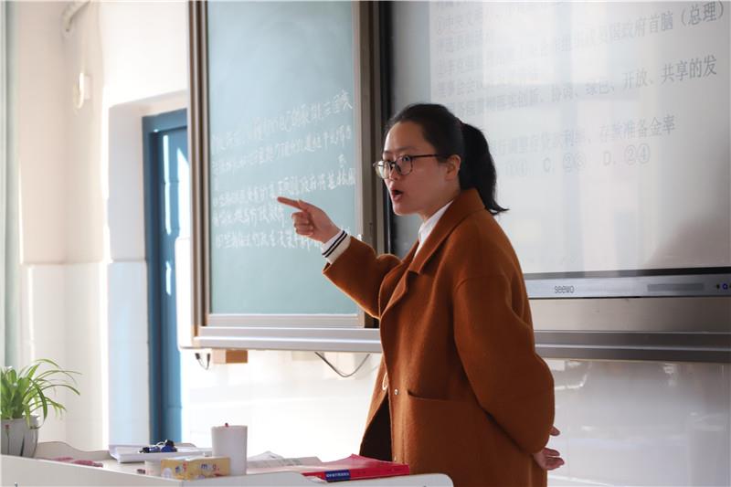 堅定信仰，立德樹人